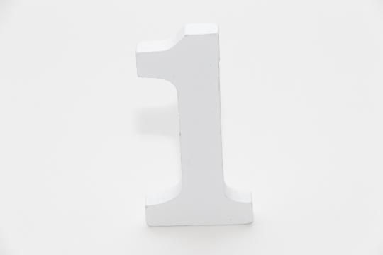 FA ASZTALSZÁM FEHÉR 1-ES