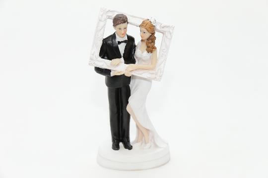 ESKÜVŐI PÁR KÉPKERETTEL 18CM 2036