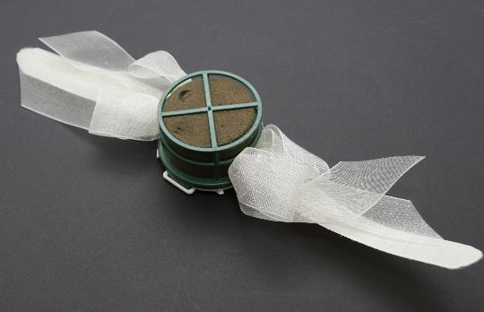 ESKÜVŐI KARKÖTŐ OASISSAL EKRÜ