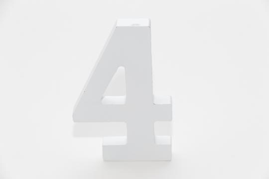 FA ASZTALSZÁM FEHÉR 4-ES