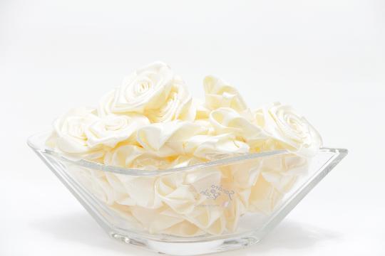 ESKÜVŐI SZATÉN RÓZSAFEJ 4CM KRÉM