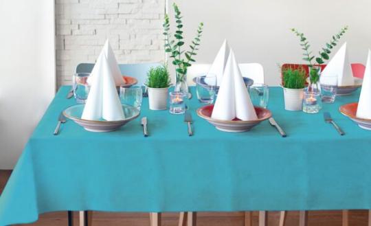 ASZTALTERÍTŐ ELDOBHATÓ 140CMX240CM VILÁGOSKÉK PT1424-14