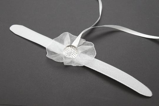 ESKÜVŐI KARDÍSZ TÉPŐZÁRAS FEHÉR